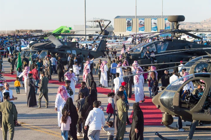معرض الطائرات في السعودية بحضور جماهيري كبير