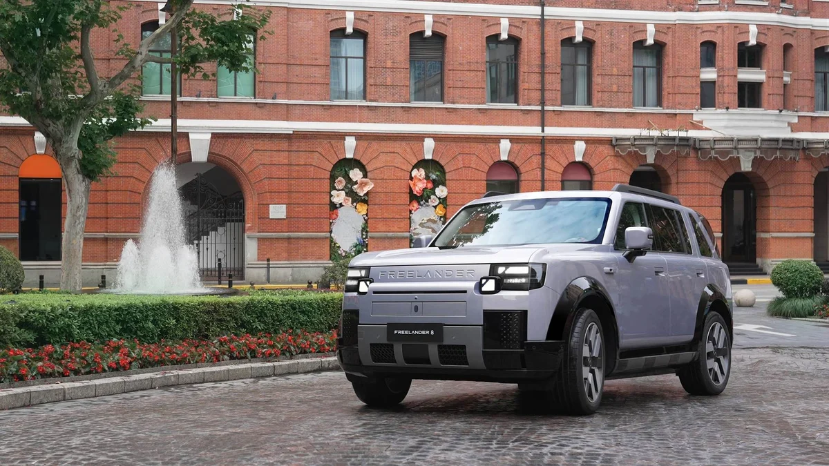 FREELANDER 8 makes its first public appearance at The Peninsula Shanghai.