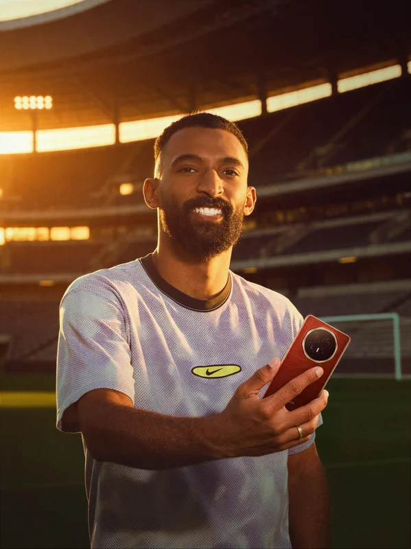 HONOR Magic V6 Adapted for Saudi Football Players
